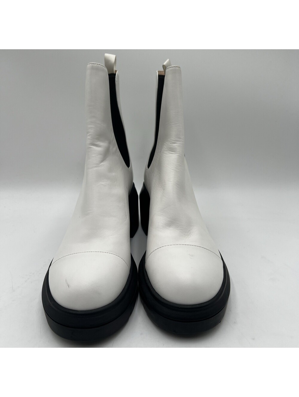 Women’s Stuart Weitzman Norah Chelsea Lug boots white leather Size 7.5C - Picture 2 of 5